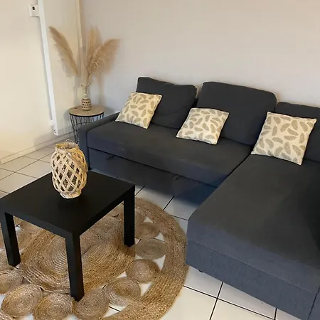 Center Apartment *